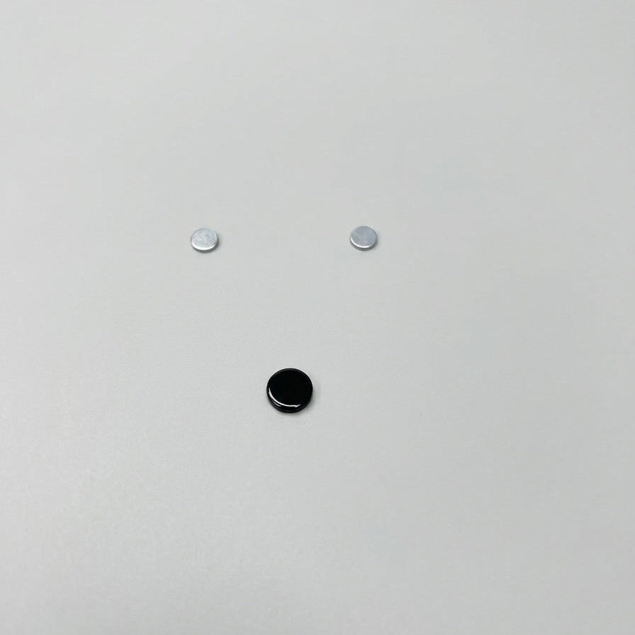 Round Black Stud (Magnetic Non-Pierced)