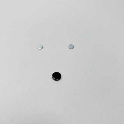Round Black Stud (Magnetic Non-Pierced)