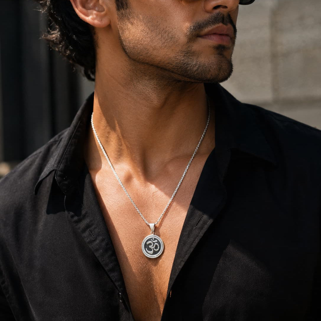 Om Pendant with chain (Silver)