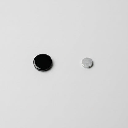 Round Black Stud (Magnetic Non-Pierced)
