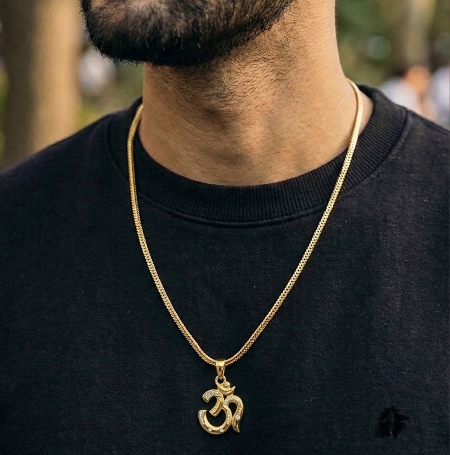 Om Pendant with chain (Gold)