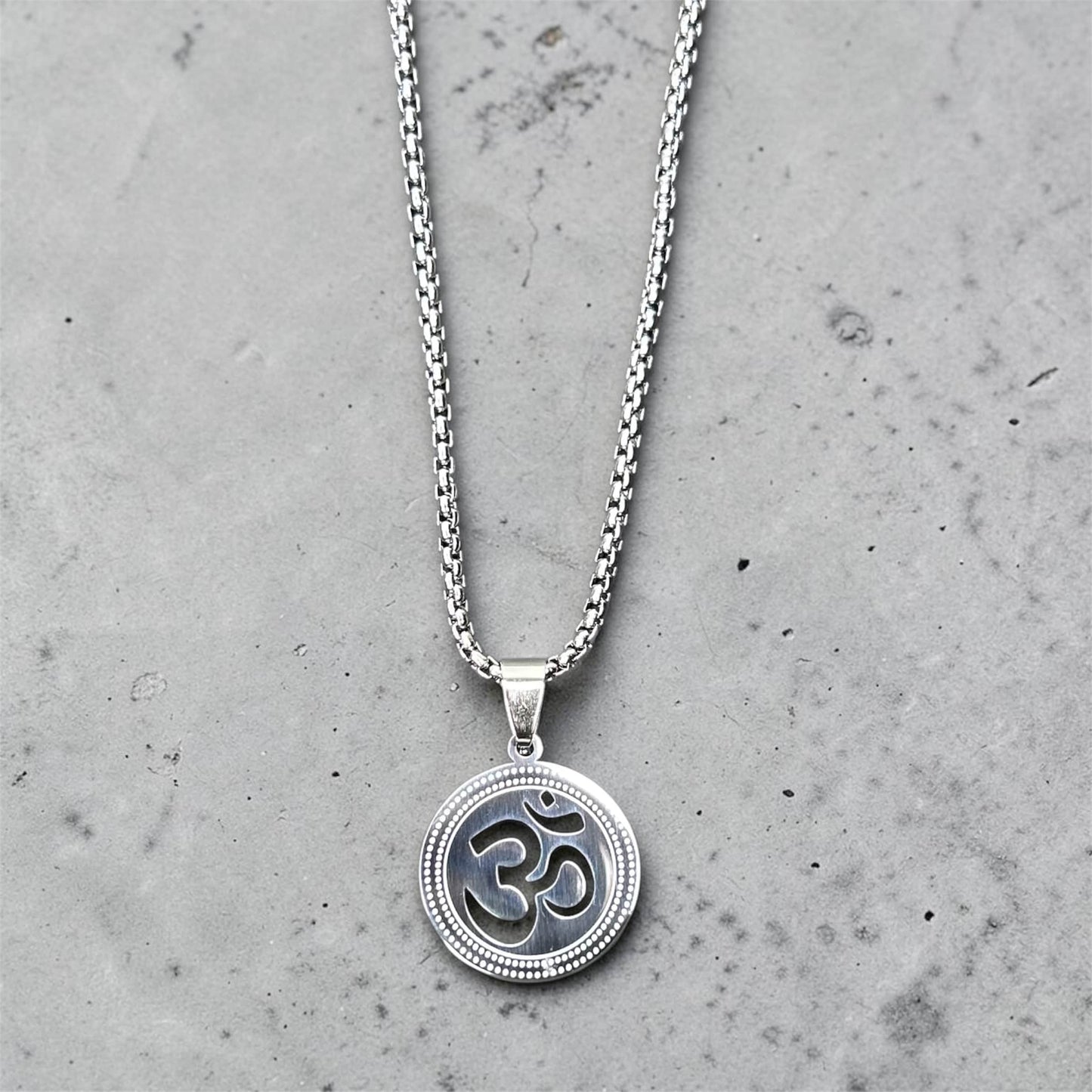 Om Pendant with chain (Silver)